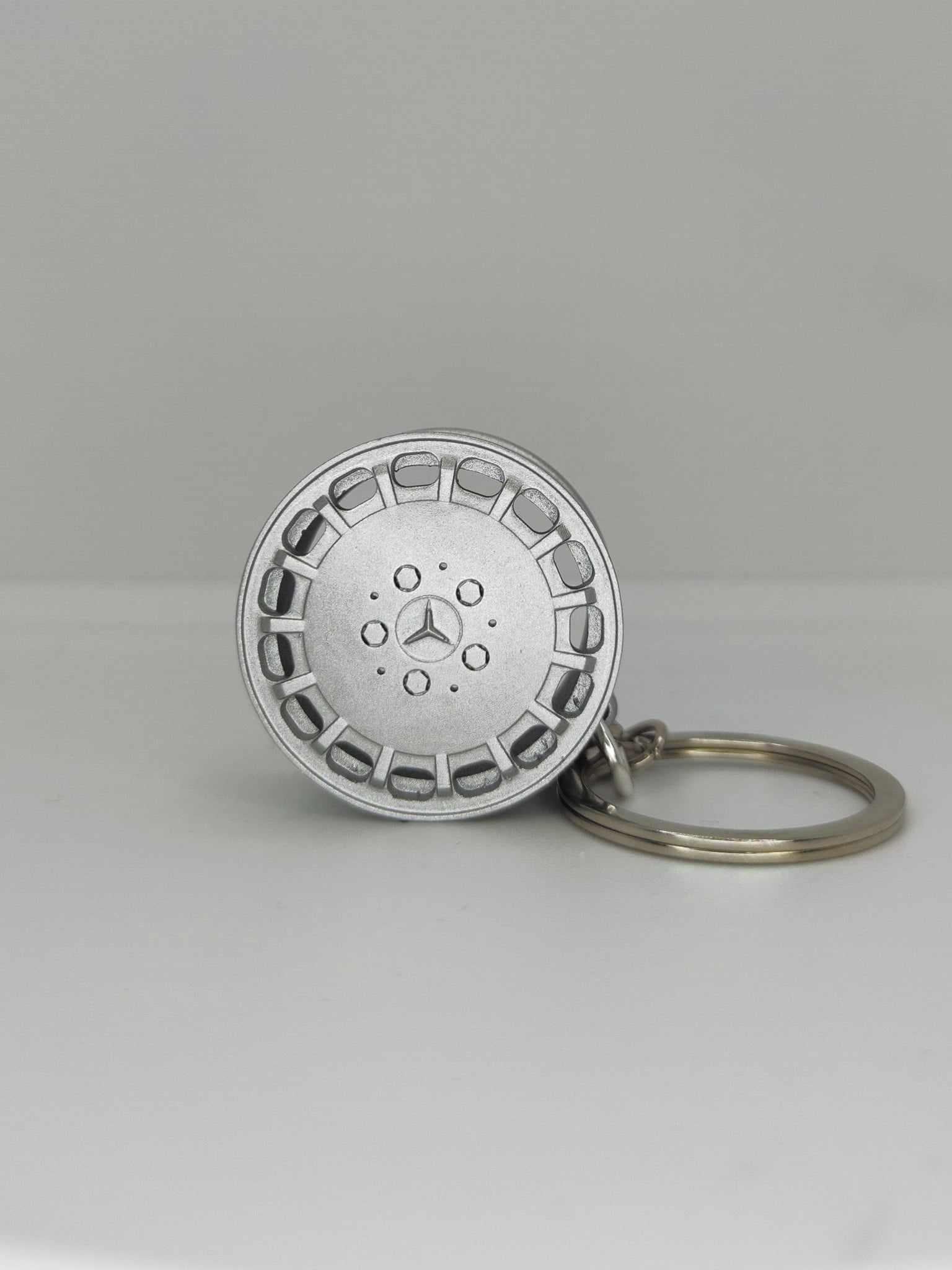 Mercedes-Benz Wheel Keychain – Classic Rim Design