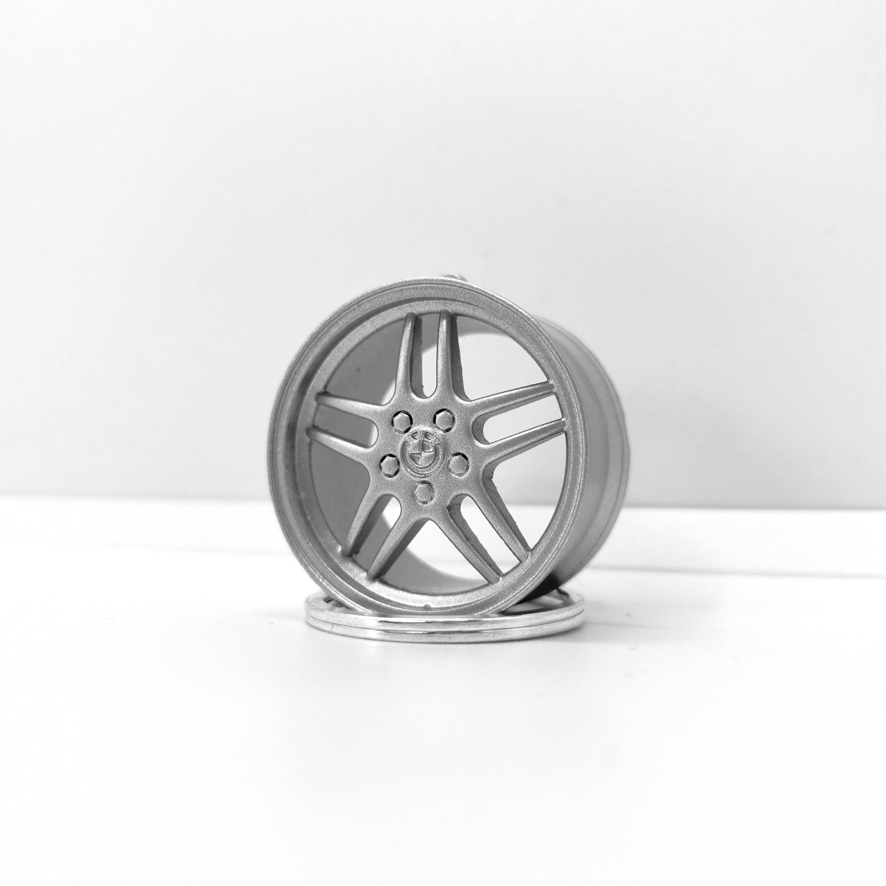 BMW Wheel Keychain – Classic Rim Design